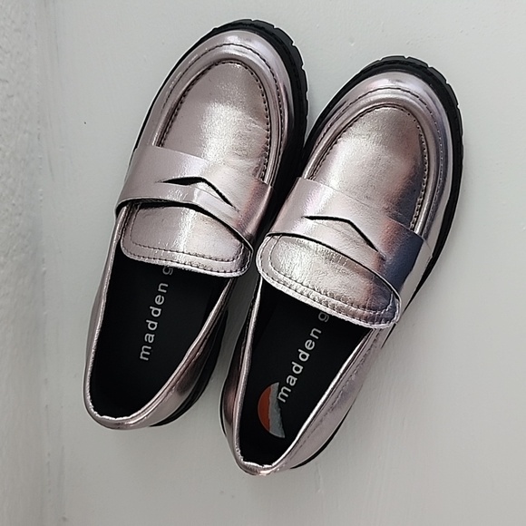 Madden Girl Silver Metallic Penny Loafers size 11 - Picture 2 of 6